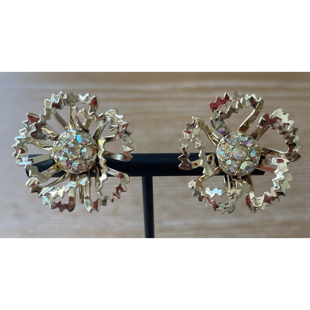 Glam Vintage Sarah Coventry Flower Clip On Earrings Aurora Borealis Center